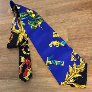 GIANNI VERSACE COUTURE MENS VINTAGE NECK TIE BAROQUE PRINT BLUE 100% SILK LUXE